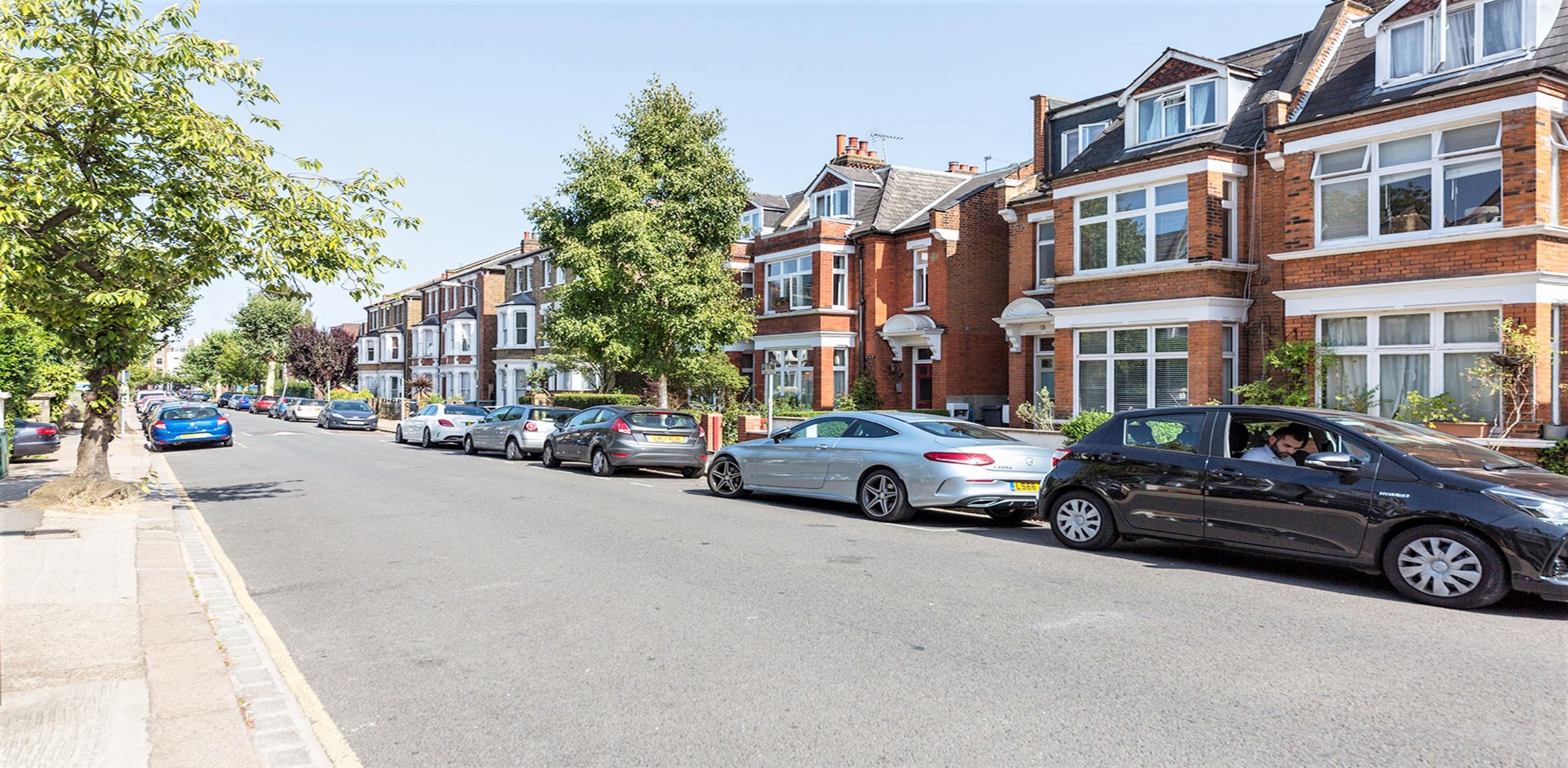 			3 Bedroom, 2 bath, 1 reception Flat			 Dyne Road, Kilburn NW6